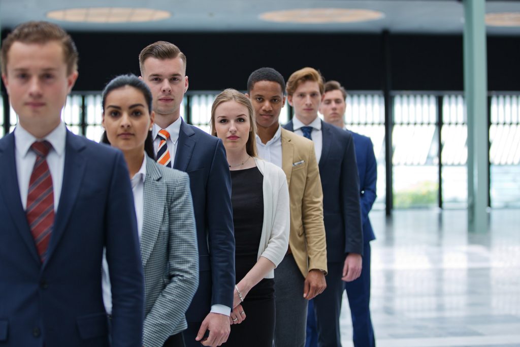 Het EuroCollege alumni netwerk brengt oud-studenten samen om verbonden te blijven, ervaringen te delen en professionele relaties verder uit te bouwen.