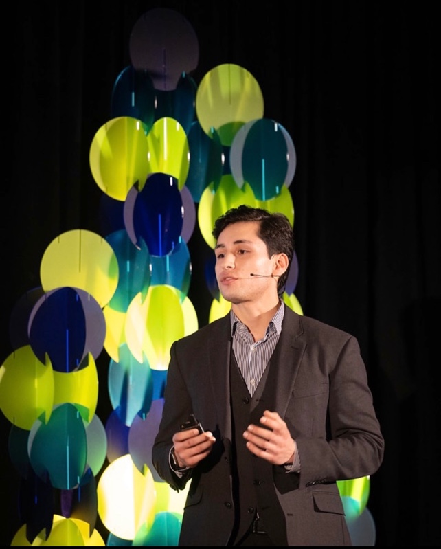 Pablo Horneman tijdens TEDx EuroCollege Alumnus AI