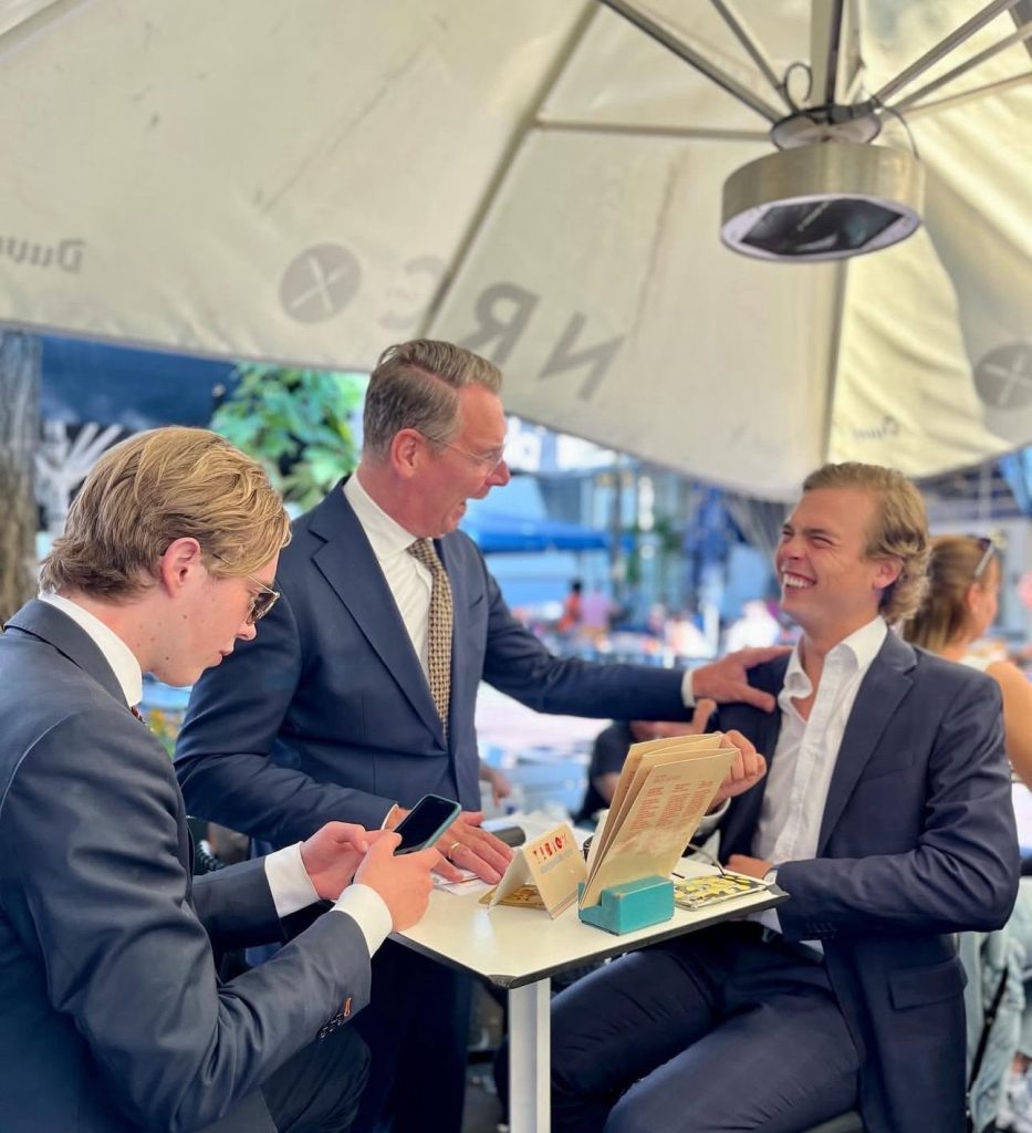 2 studenten in een les over mindset en groei